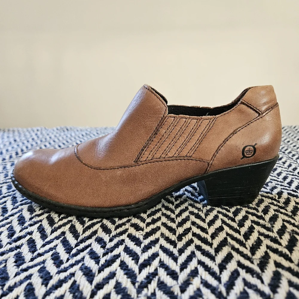 BORN 'Rissa' Handcrafted Footwear Tan Leather Short-Heeled Ankle Boots: Size 9 - Picture 12 of 12